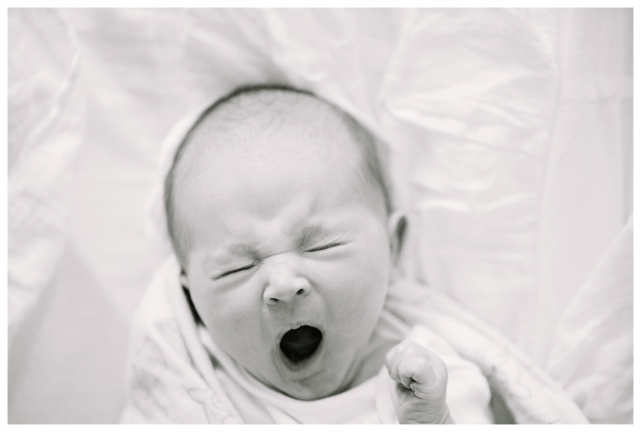 palo alto newborn photography lifestyle in home_0462.jpg