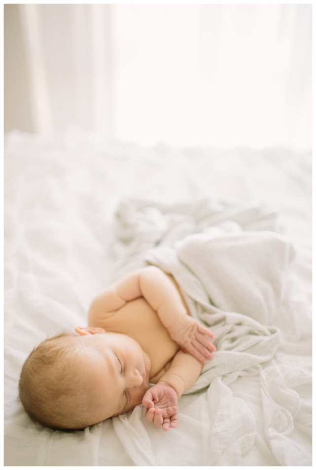 palo alto newborn photography lifestyle in home_0477.jpg